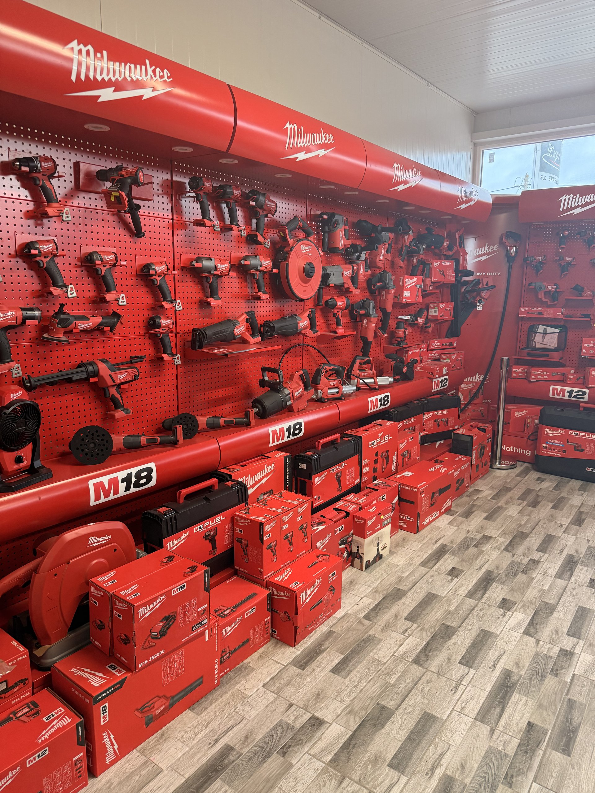 Interior showroom Maluc Electro