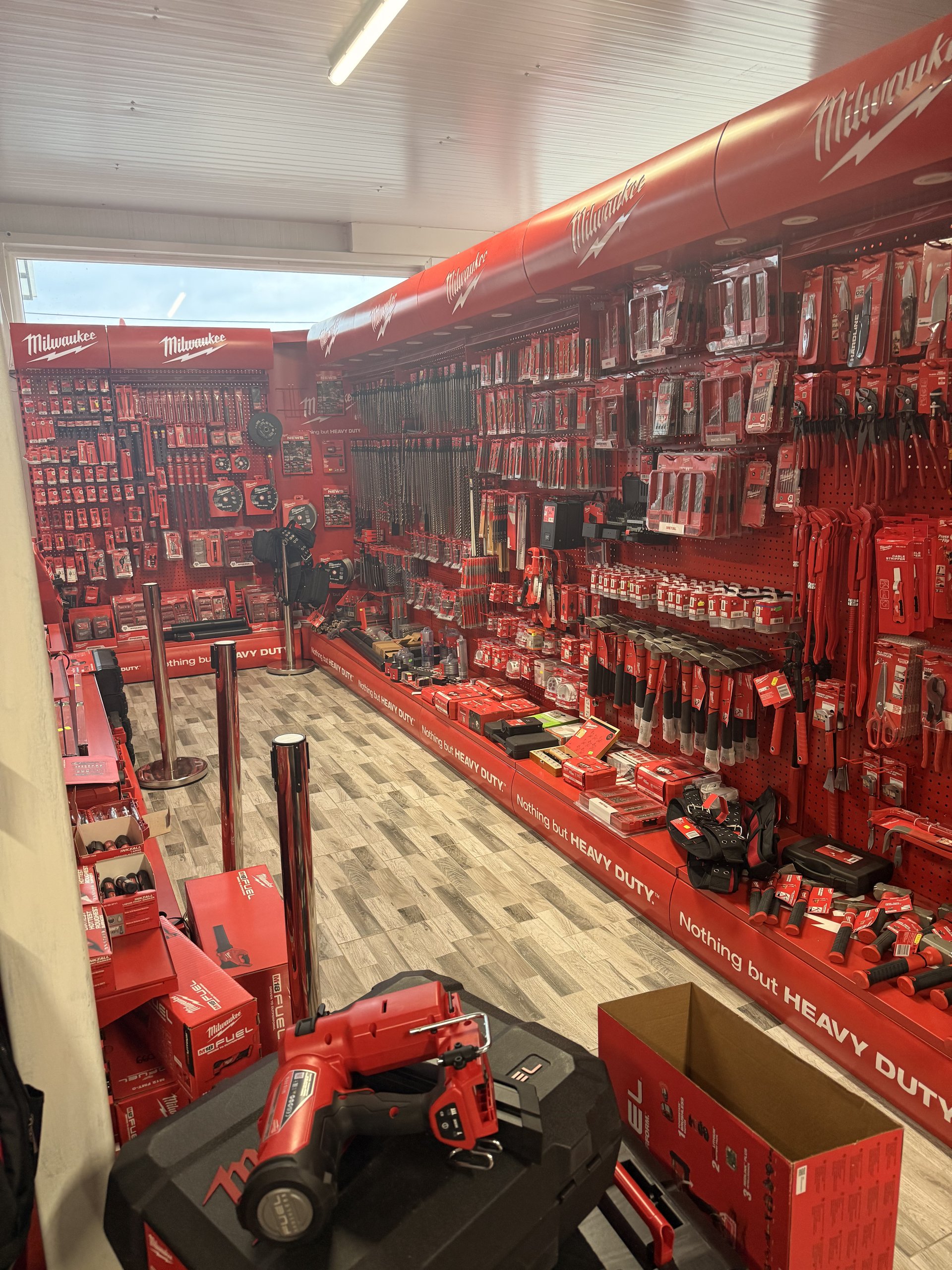 Produse Maluc Electro expuse în magazin
