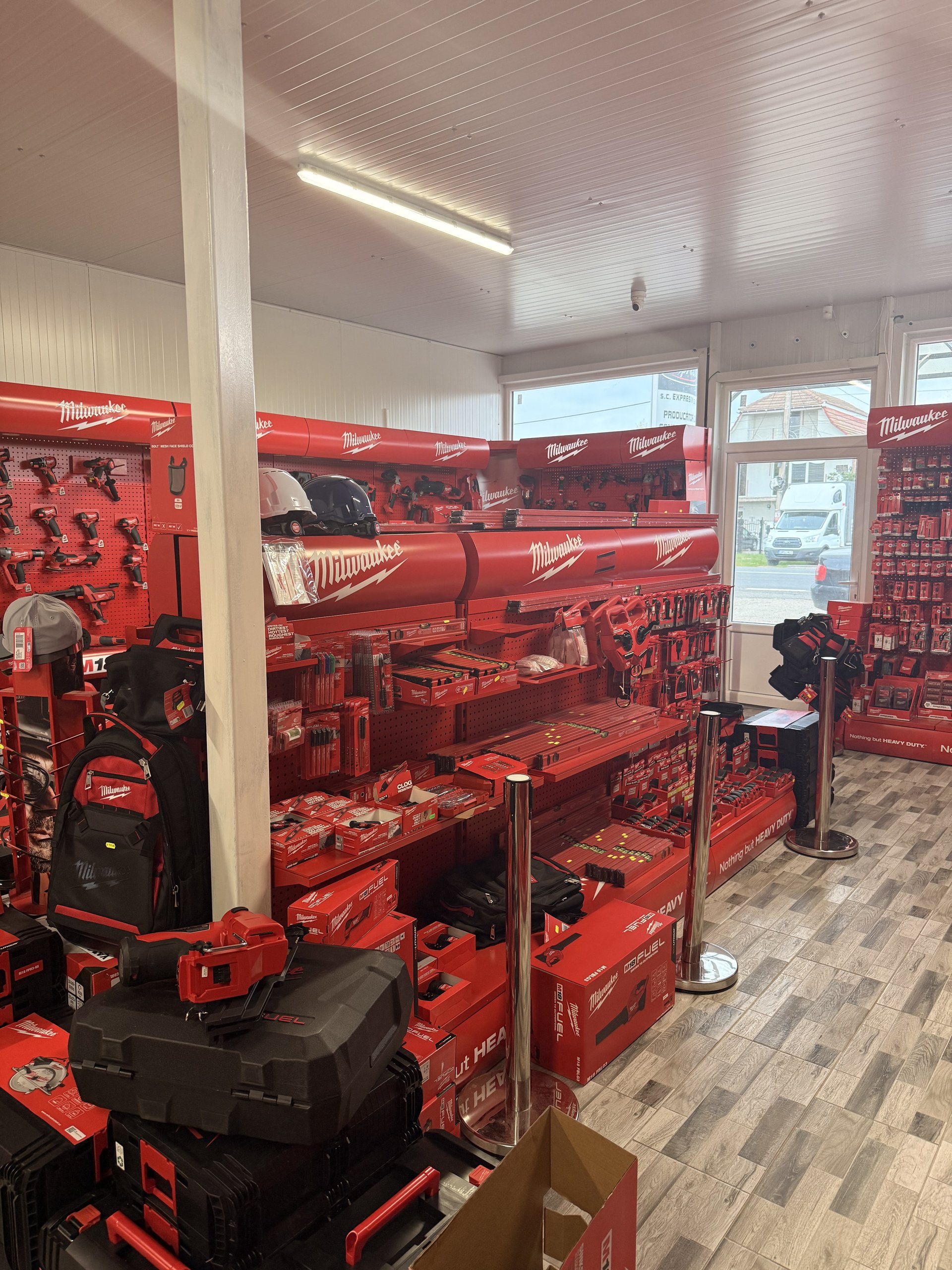 Rafturi cu accesorii Maluc Electro