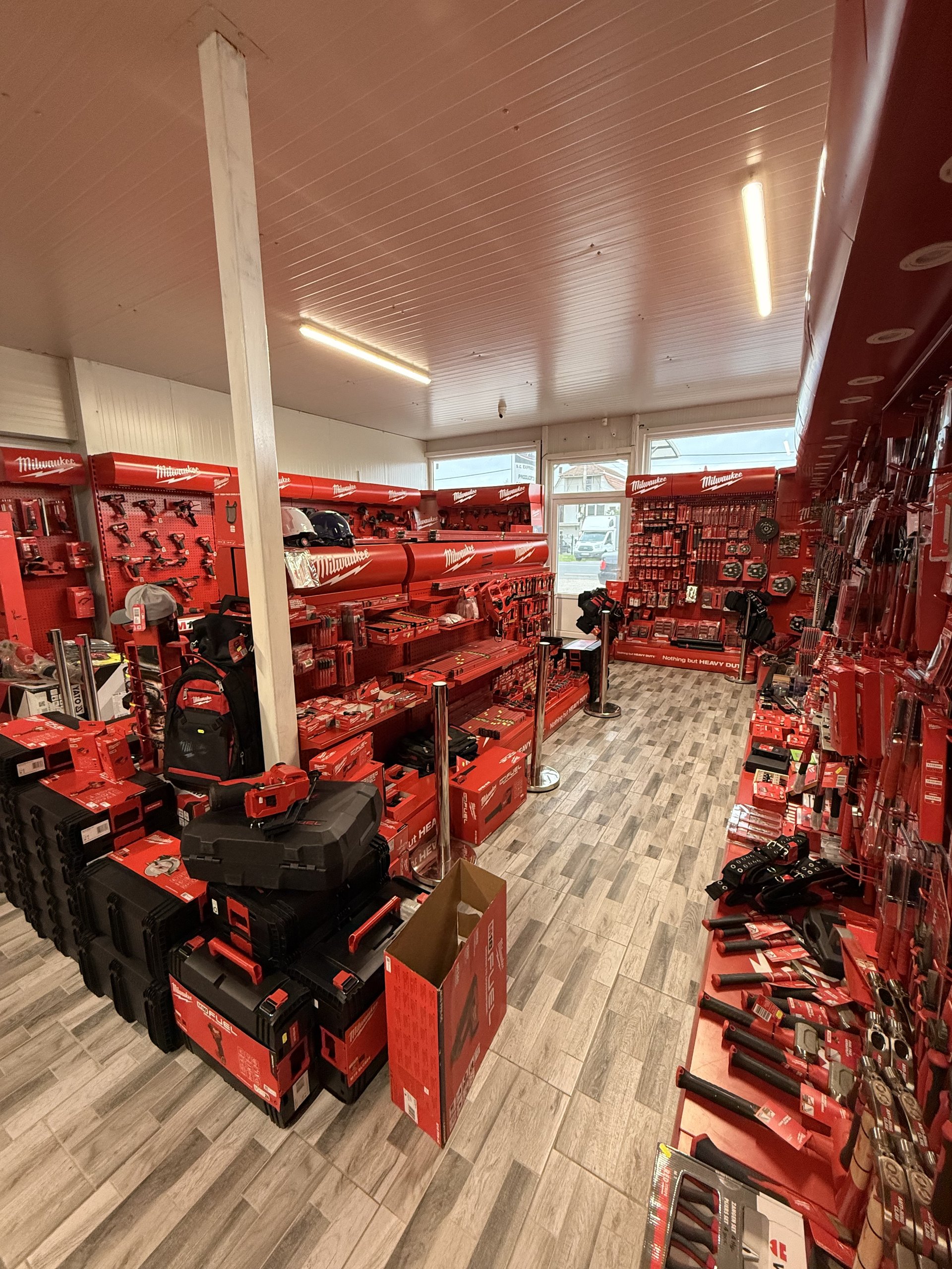 Echipamente Maluc Electro în showroom